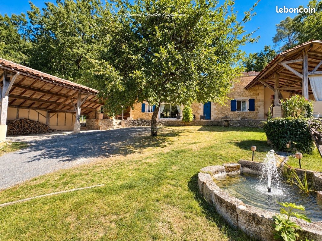 Maison 7 pièces 213 m² · à Bassillac Et Auberoche · 213 m² · 448 000 €