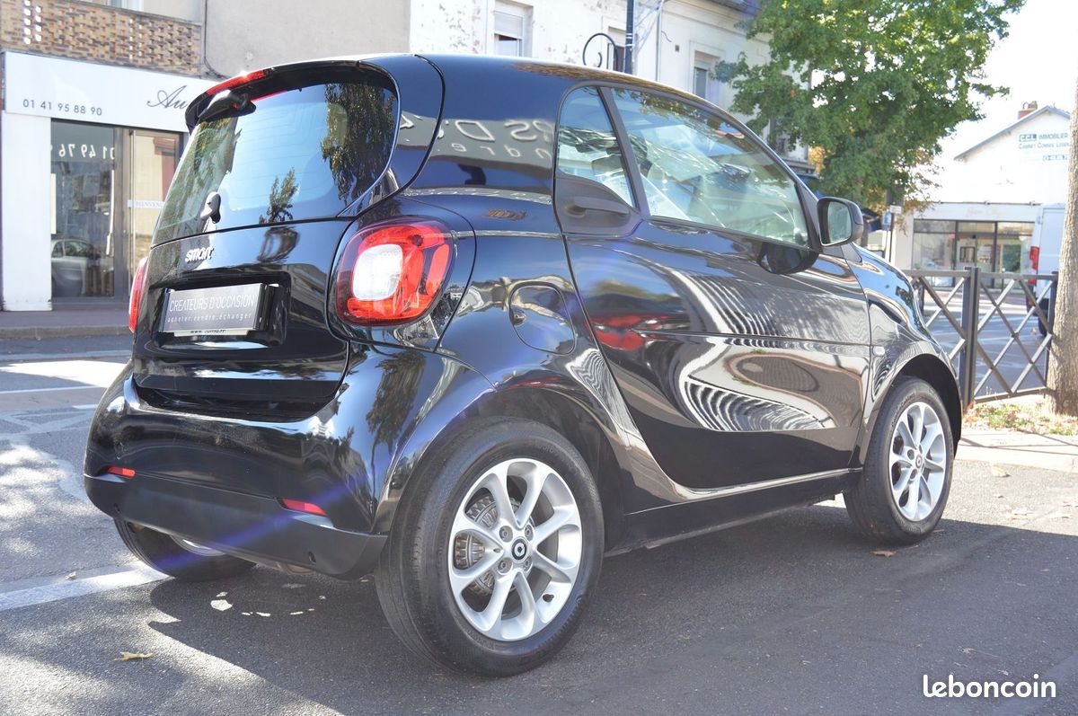 Smart FORTWO COUPE 71CH PURE TWINAMIC E6C (image 3)
