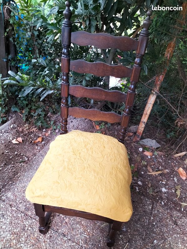 Lot de chaises anciennes (image 3)