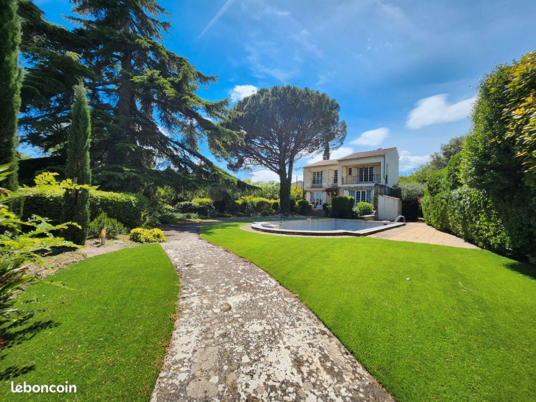 Maison 6 pièces 170 m² · à Saint-Saturnin-lès-Avignon · 170 m² · 578 900 €