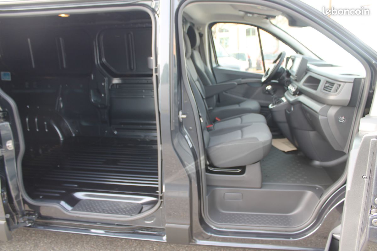 Renault Trafic III (3) Fourgon L2H1 3T 2.0 Blue DCI 150 Advance Full Équipé 15/05/2025 - 10 Kilomètres Caméra, Clim Auto, GPS....... (image 8)