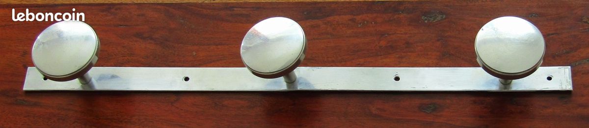 Patère en alu années 40 (image 1)