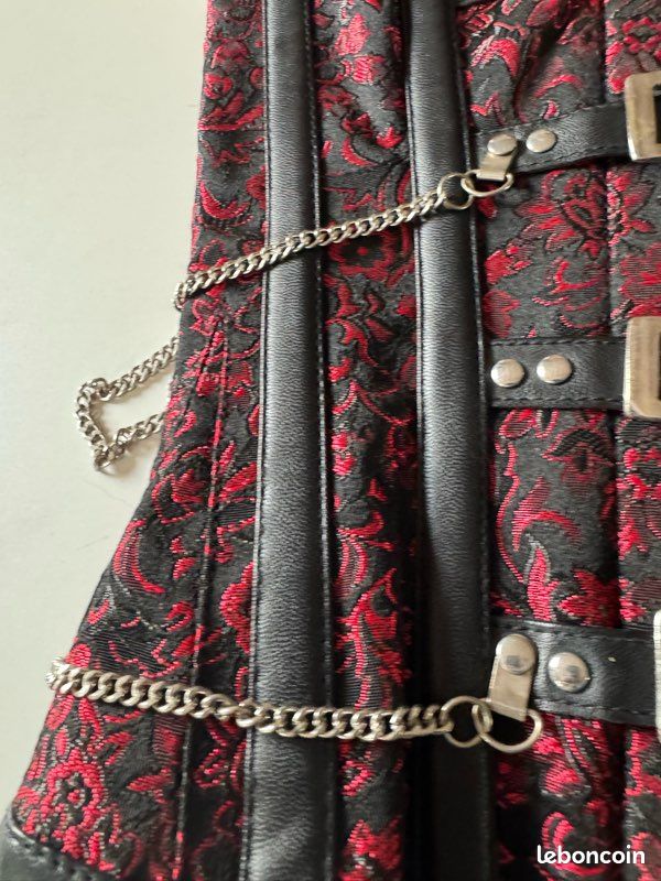 Corset dark gothique noir et rouge (image 4)