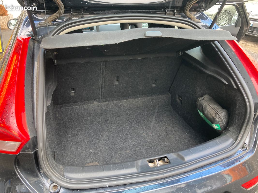 VOLVO V40 T2 120ch ESSENCE MOMENTUM (image 7)