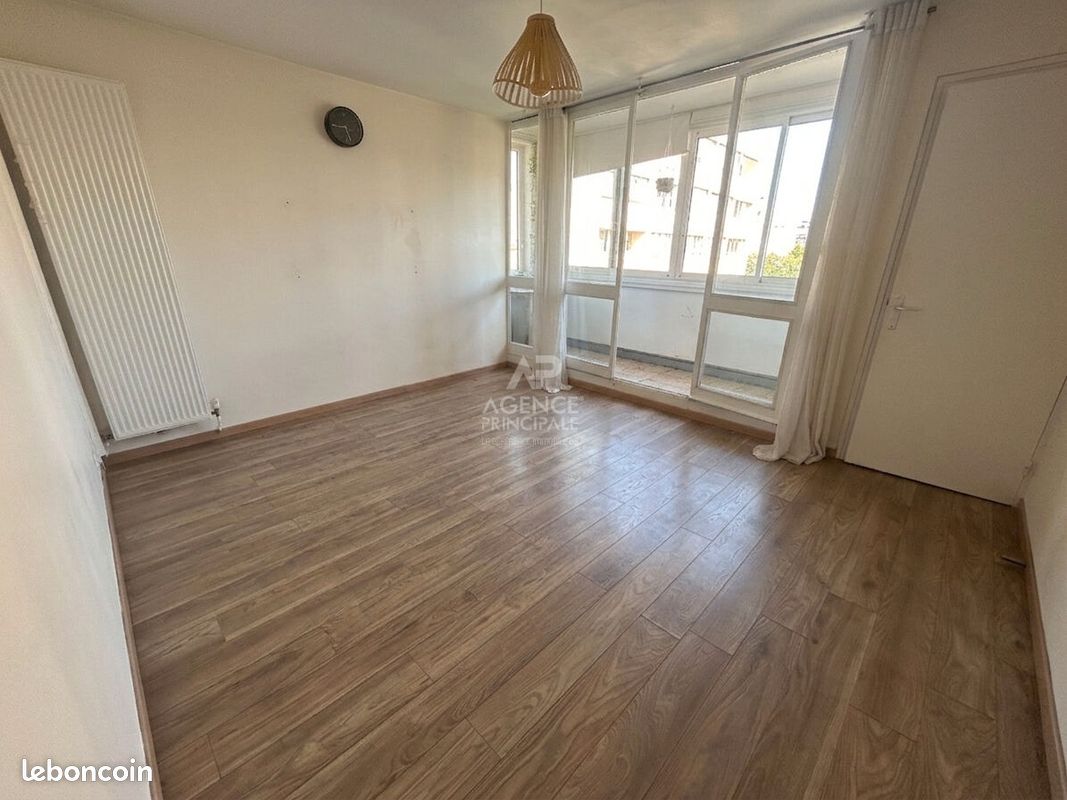 Appartement 2 pièces 42 m² · à Poissy · 42 m² · 165 000 €