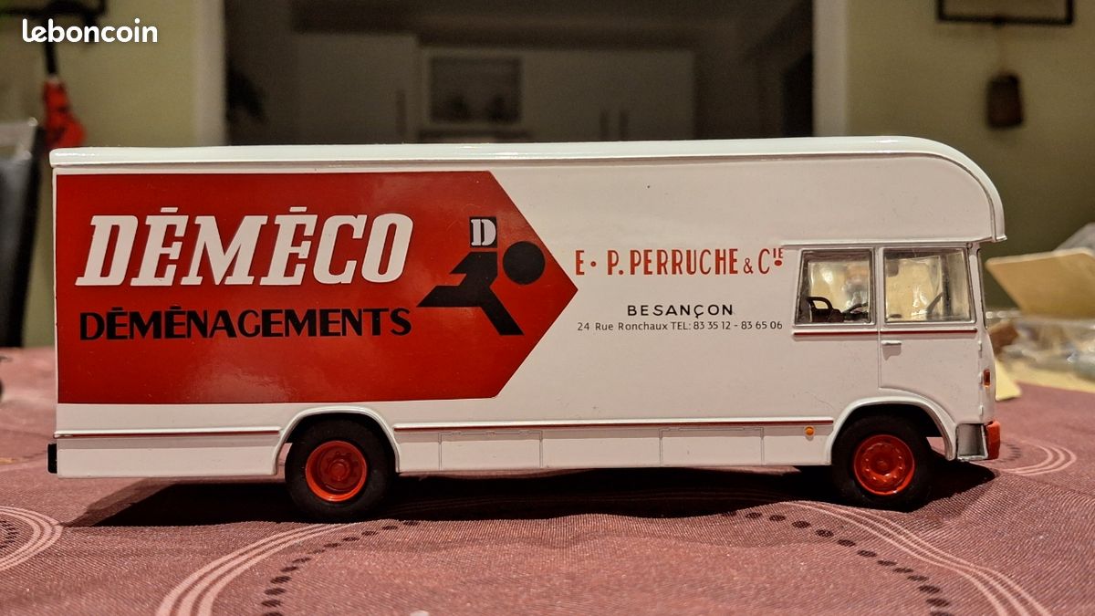 Camion Mercedes Actros Pedigree 1/43 Jaune - Pièce Décollée, Boîte Abîmée