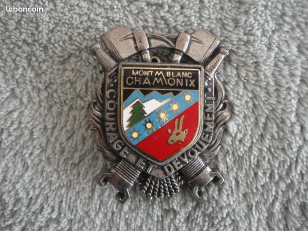 Pin's émaillé Chamonix – Insigne Blason Touristique – Occasion