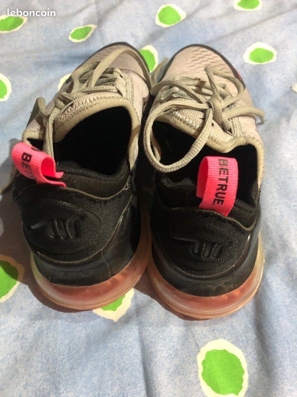 Paire de Nike (image 5)