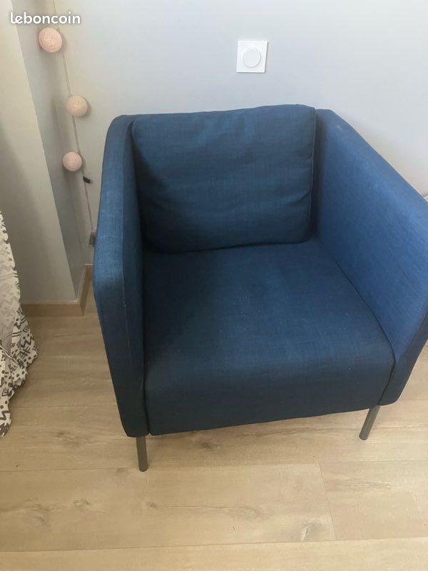 Fauteuil IKEA Skiftebo bleu foncé – excellent état (image 1)