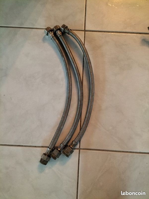 Flexible armé de raccordement sanitaire (image 1)