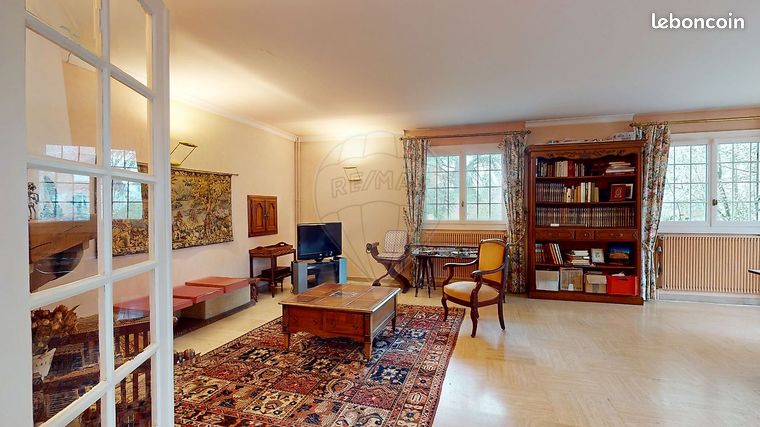 Maison 8 pièces 233 m²