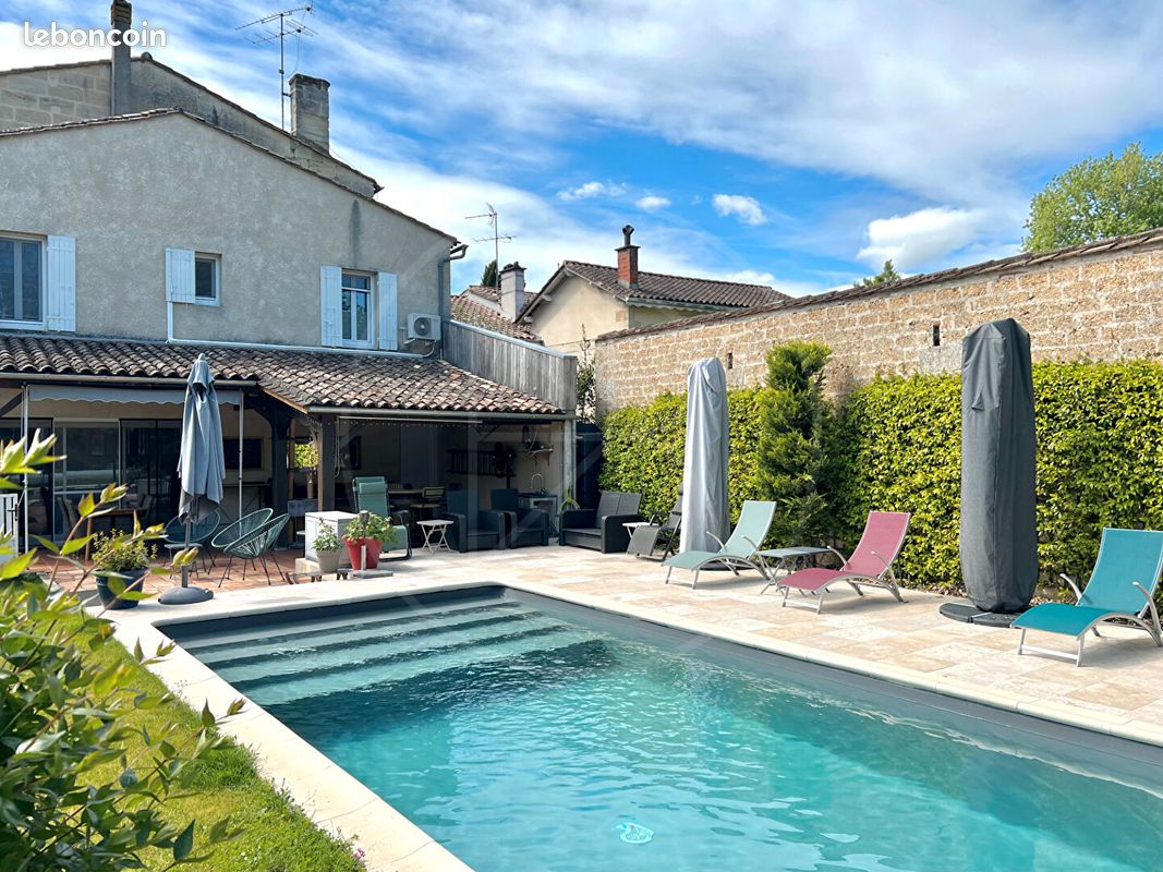 Maison 15 pièces 342 m² · à Saint-Seurin-sur-l'Isle · 342 m² · 549 000 €
