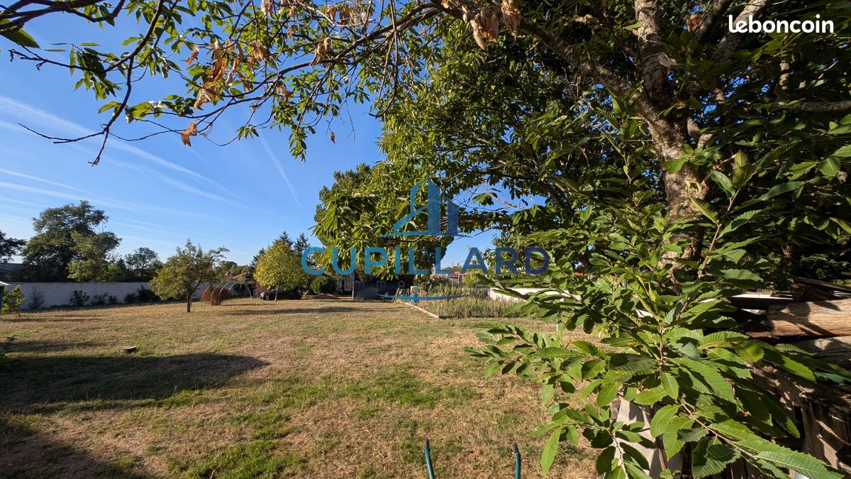 Terrain 592 m² · à Saint-Germain-Lespinasse · 592 m² · 66 000 €