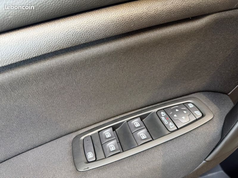 Renault MEGANE IV 1.5 BLUE DCI 115CH BUSINESS (image 27)