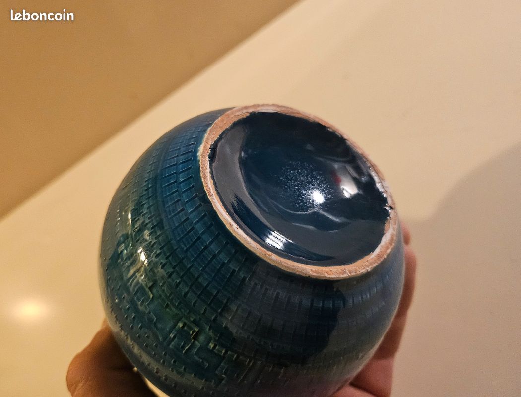 Vase en céramique vernissée bleue - motifs géométriques (image 3)