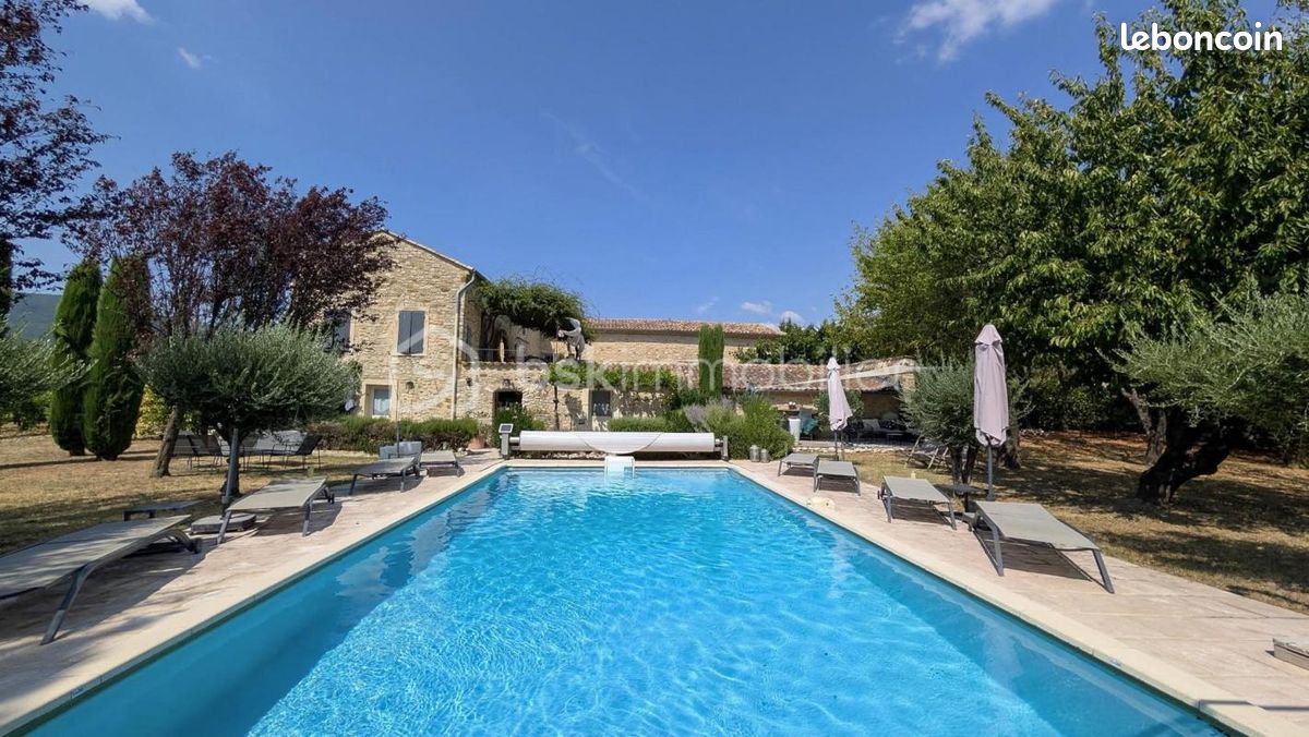 Maison 11 pièces 341 m² · à Grignan · 341 m² · 990 000 €