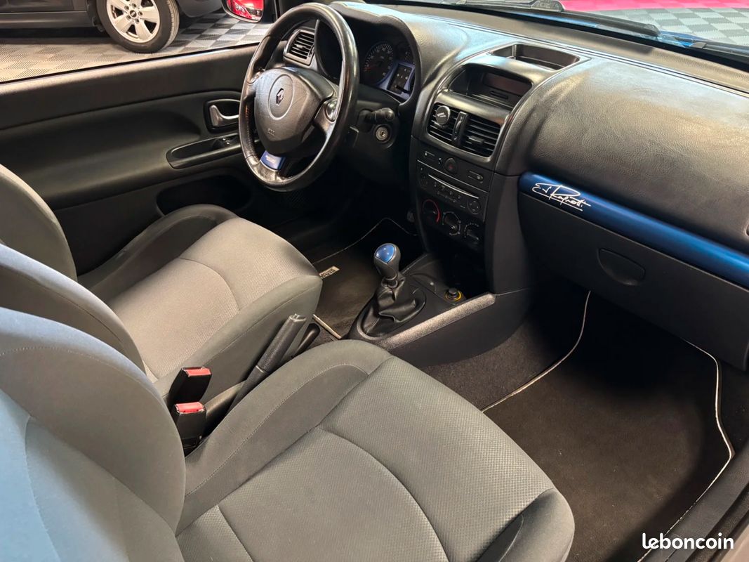 RENAULT CLIO 2.0i 16V Sport Jean Ragnotti (image 17)