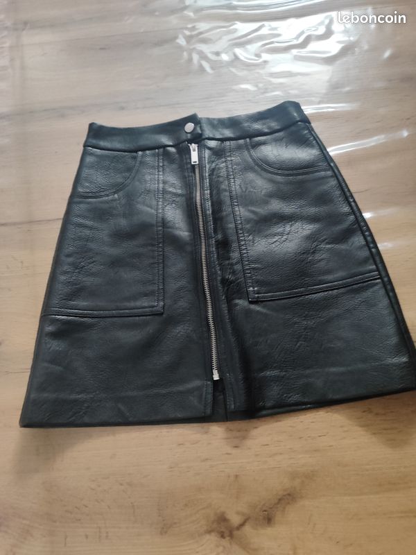 Jupe En Denim Noir Stradivarius Taille 34 - Occasion En Parfait état