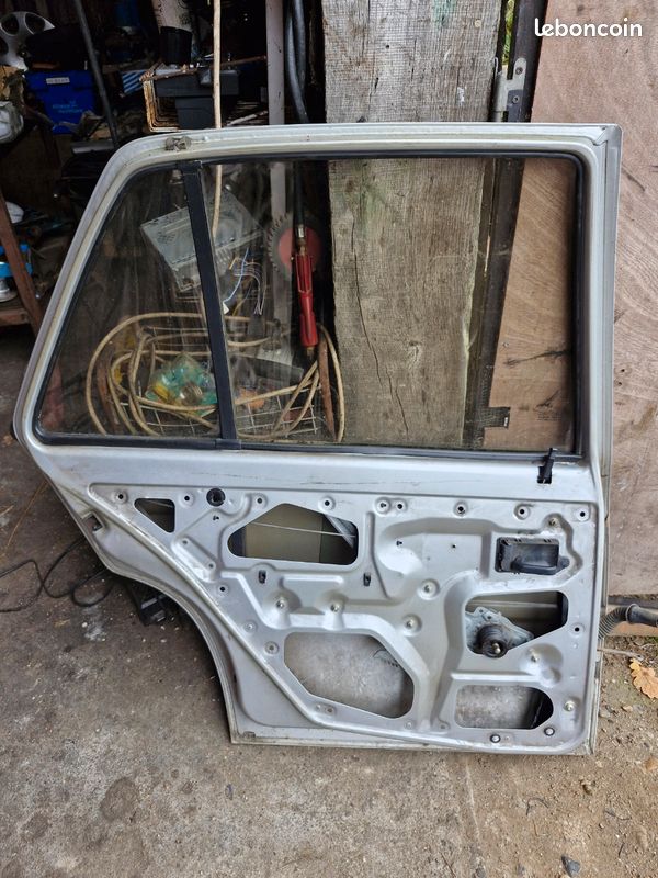 Porte arrière gauche peugeot 205 (image 1)
