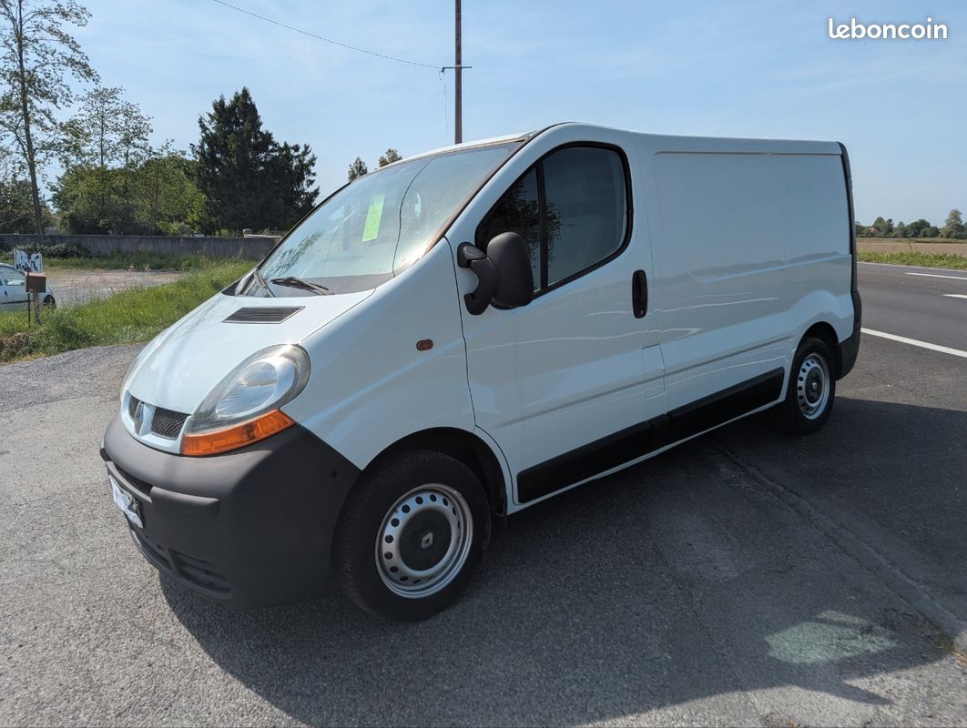 Magnifique renault trafic l1h1 1.9dci 82cv occamobile 64 pau (image 2)