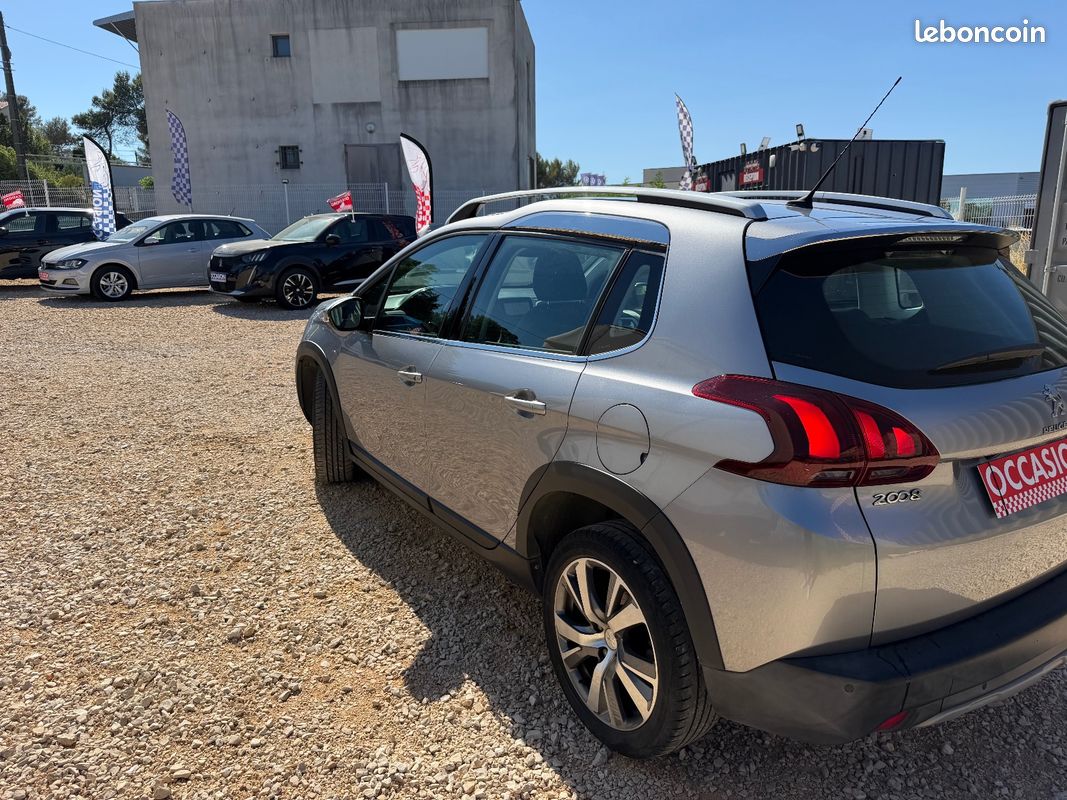 PEUGEOT 2008 BUSINESS 1.2 PureTech 110ch SS BVM5 Allure Business (image 10)