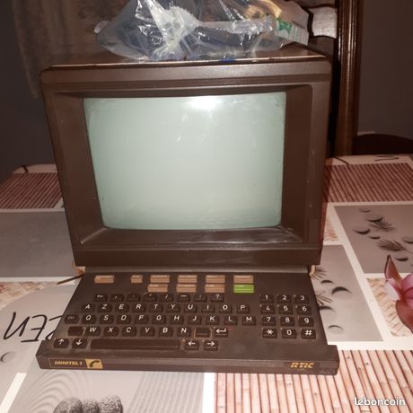 Minitel 1 Vintage - Ordinateur Collector RTIC PTT - état Fonctionnel