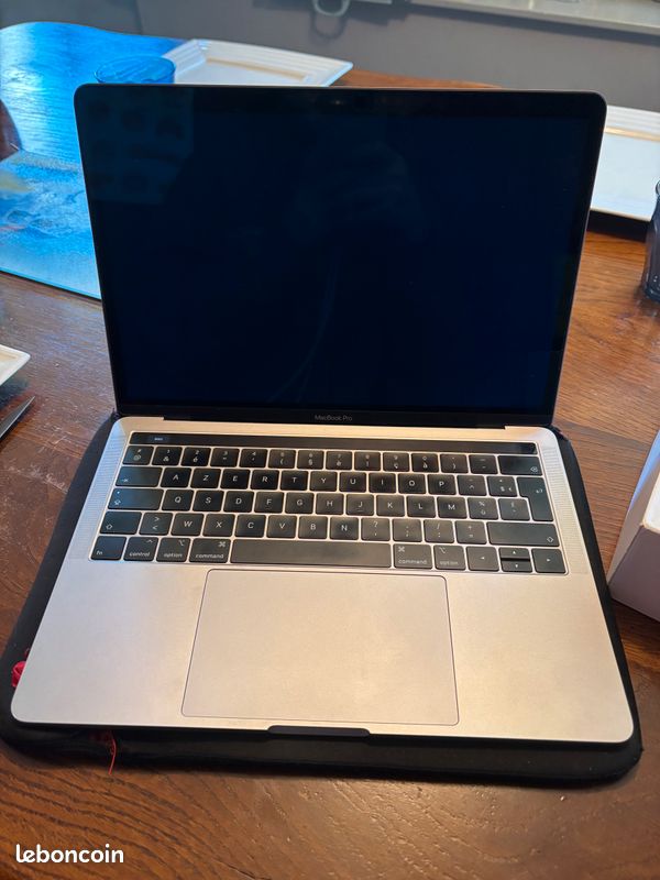 MacBook Pro 13" 2019 - Écran HS mais fonctionnel (image 1)