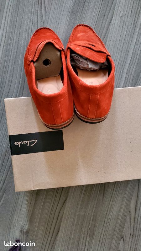 Mocassins Femme Clarks Artisan Canneberge / Effet Croco - Taille 6M - Occasion Très Bon état