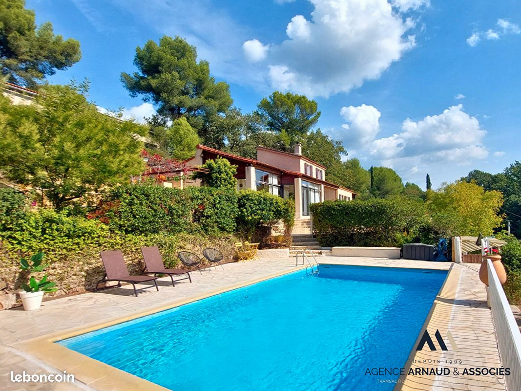 Maison 10 pièces 298 m² · au Beausset · 298 m² · 999 000 €