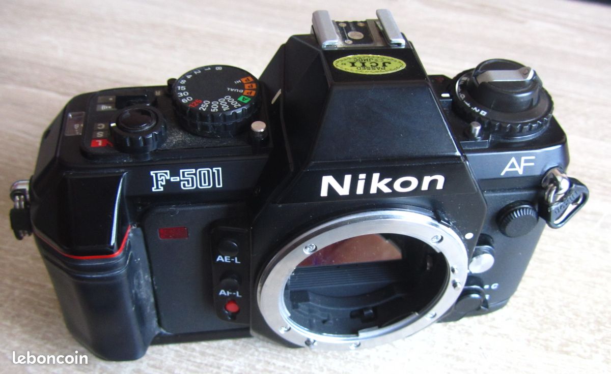 Boîtier Nikon EM 35mm Argentique - Appareil Photo D'occasion, Bon état, Corps Nu