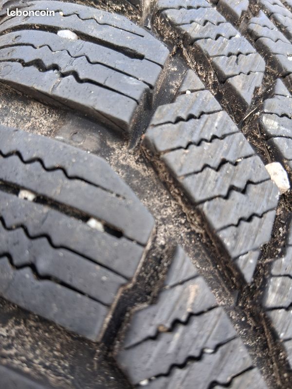 Lot de 3 pneus neige dont 2 sur jantes 185/65 R15 88 T Winter contact Continental (image 3)