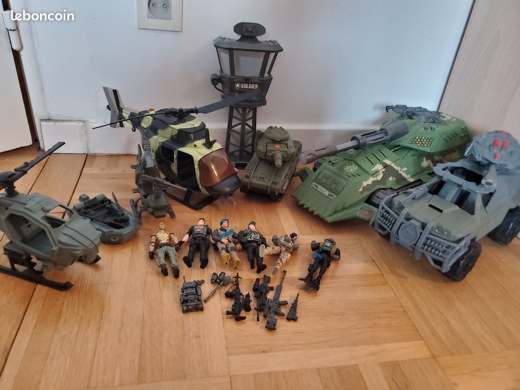 Lot de militaires (image 1)