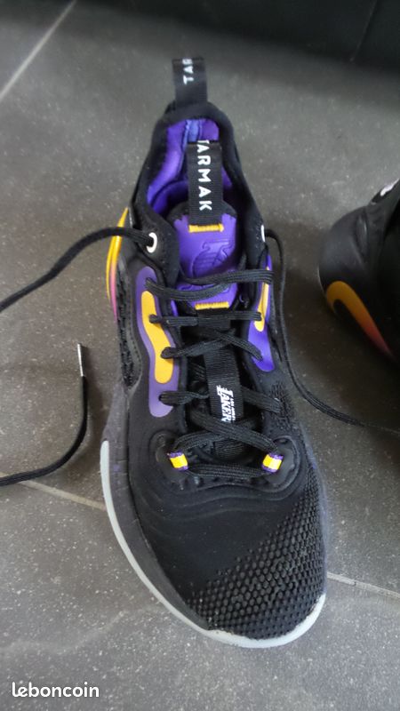 Chaussure de sport basket NBA Lakers, marque Tarmak de chez