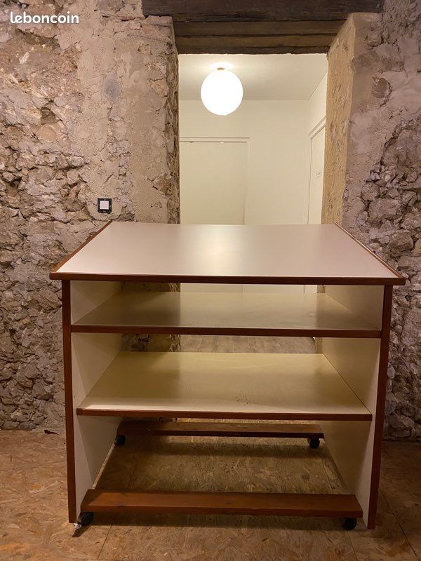 Bureau (image 1)