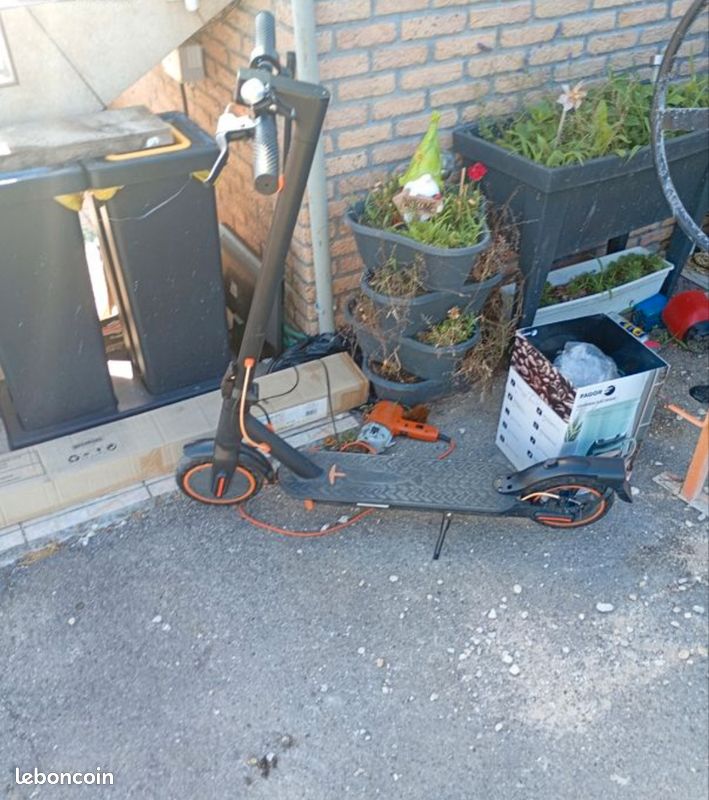 Trotinette électrique (image 1)