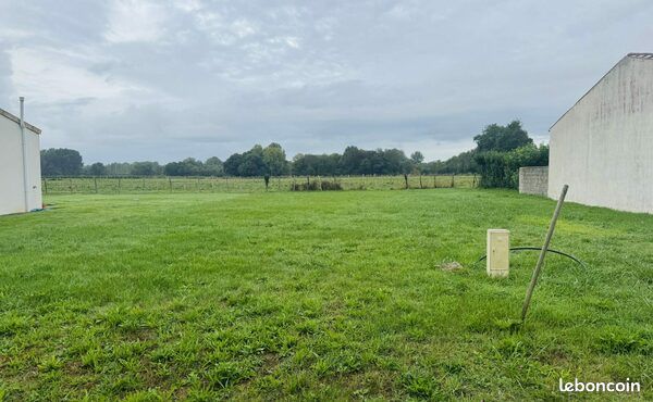 Terrain 900 m² Saintes · 79 500 €