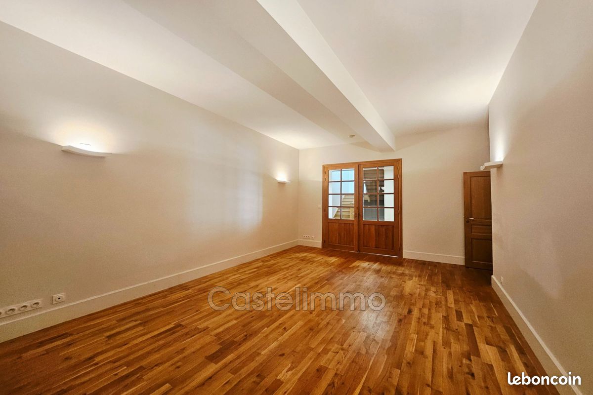 Maison 8 pièces 196 m² · à Castelsarrasin · 196 m² · 1 100 €