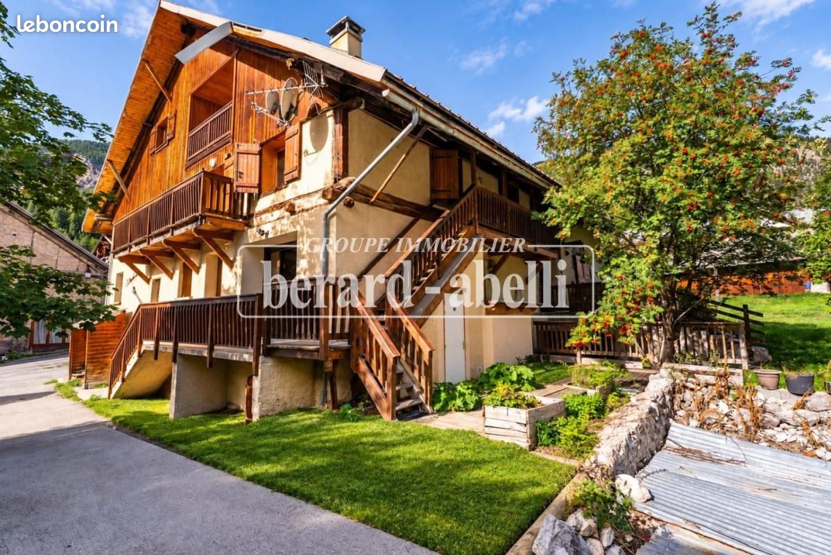Maison 20 pièces 439 m² · à Val-des-Prés · 439 m² · 836 000 €