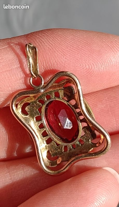 Pendentif Ancien En Argent Avec Armoiries/blason Et Perle Rouge - Bijou Vintage, Parfait état