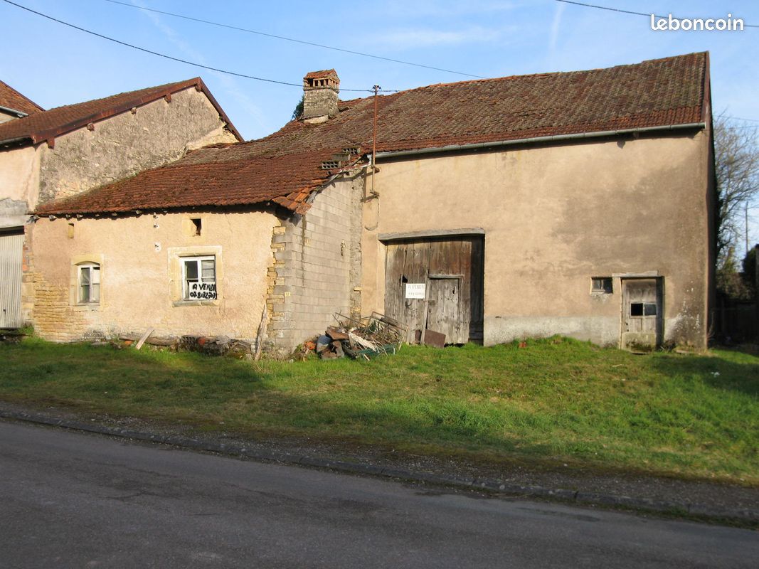 Maison 1 pièce 200 m² · à Lure · 200 m² · 15 000 €