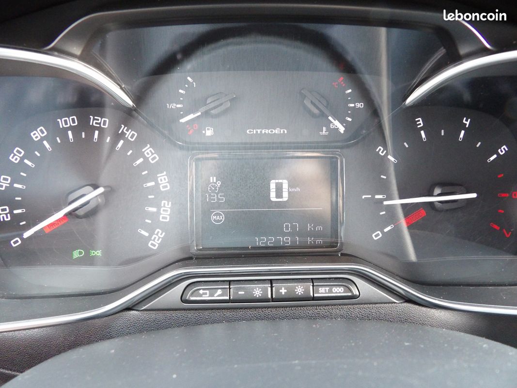 Citroen C3 STE 1.5 BLUEHDI 100CH S&S FEEL NAV (image 4)