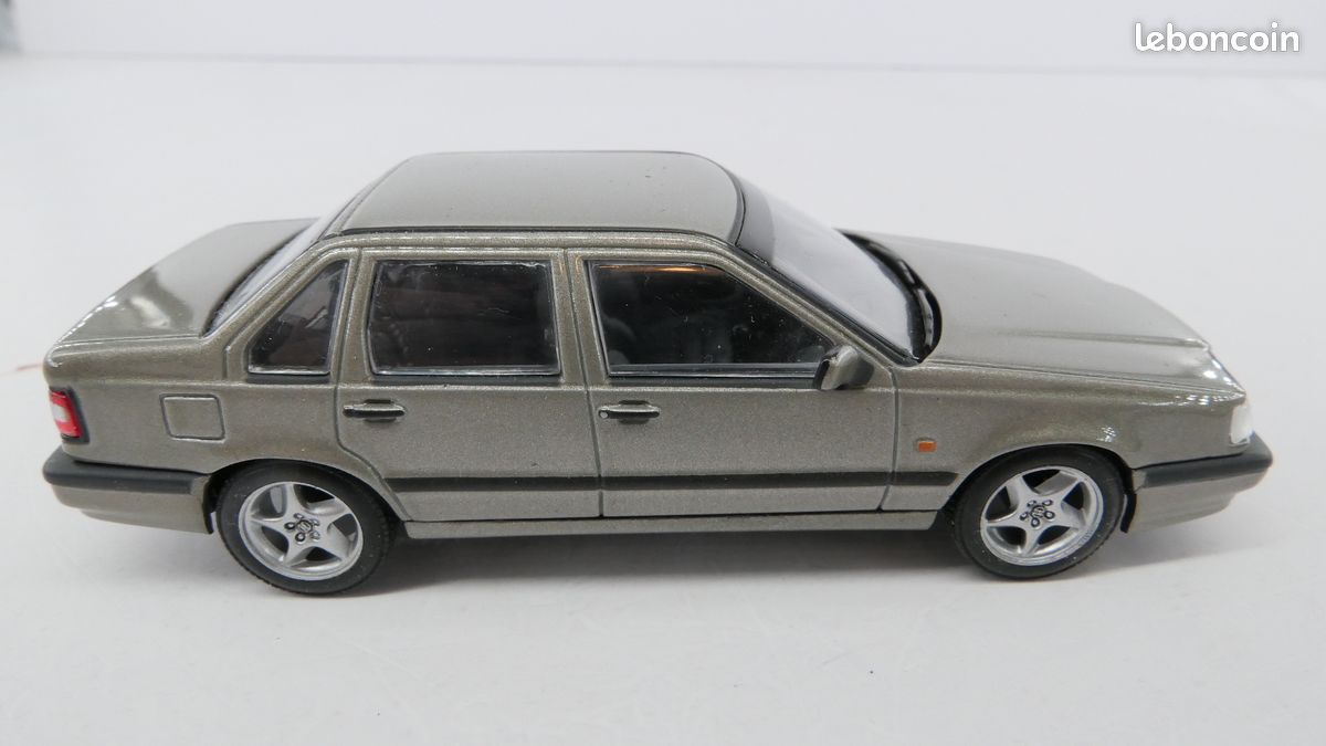Minichamps 1:43 Volvo 740 GL Año de construcción 1986 oro metálico