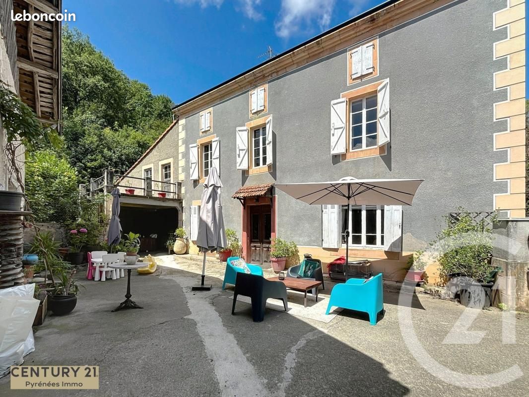Maison 8 pièces 251 m² · à Saint-Marcet · 251 m² · 249 000 €