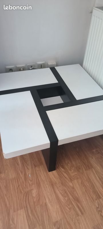 Table basse en noir et blanc (image 2)