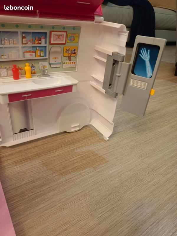 Ambulance de barbie (image 4)