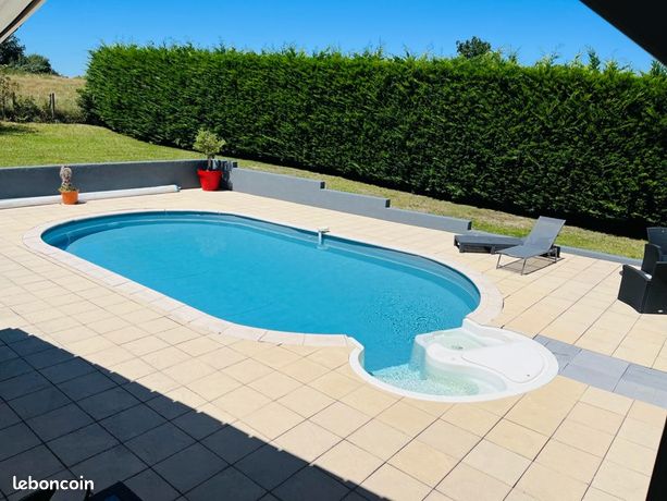 Maison de 135m² sur terrain clos et arboré de 1548m², piscine 9x5, secteur calme