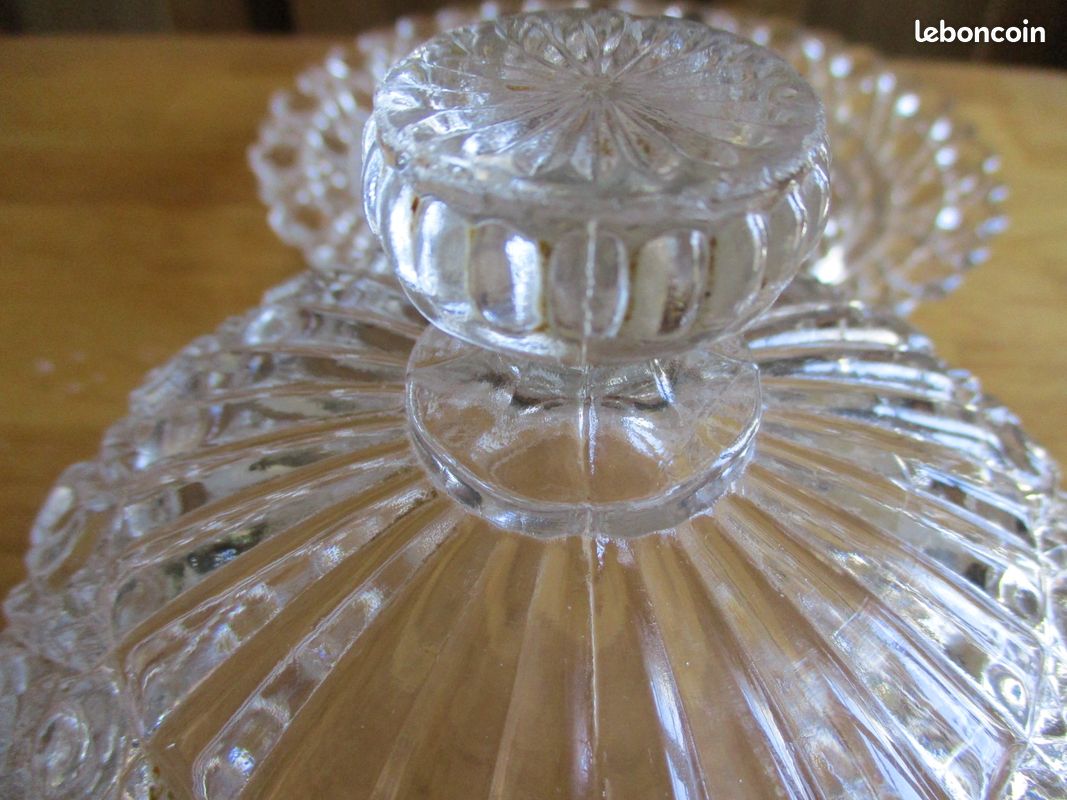 Cloche à Fromage Ou Dessert En Cristal Moulé Motif Fleurs - Vintage Déco