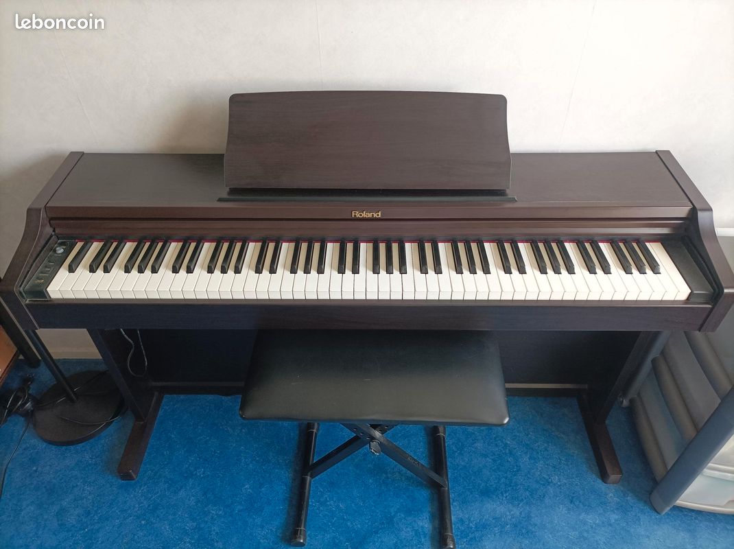 Piano numérique Roland avec tabouret (image 1)