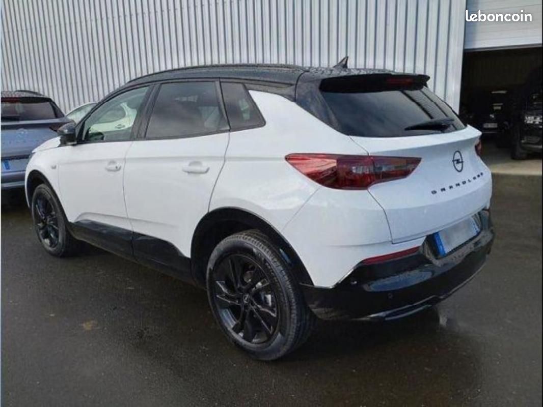 Opel grandland 1 2 turbo 130 ch bva8 gs line 16 voitures