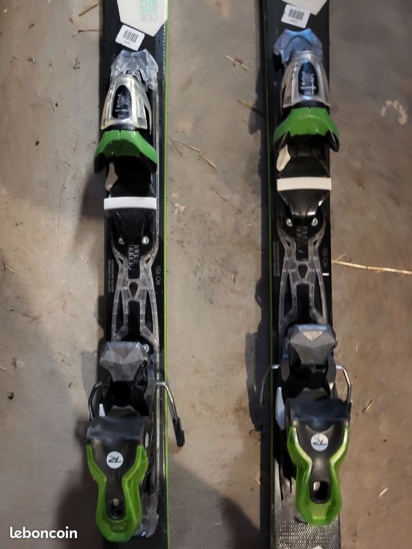 ski adulte occasion ROSSIGNOL UNIQUE 2 taille: 149 cm = 1 mètre 49 + fixations